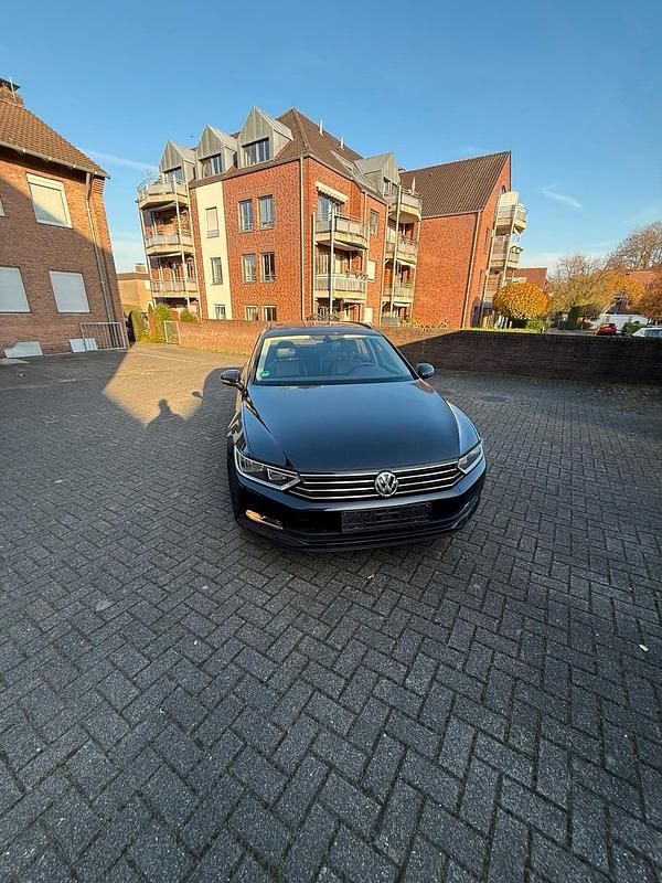 Schwarz Gebraucht 2016 VW Passat Kombi | 8.990 € (Guter Preis) - Bild 1/4