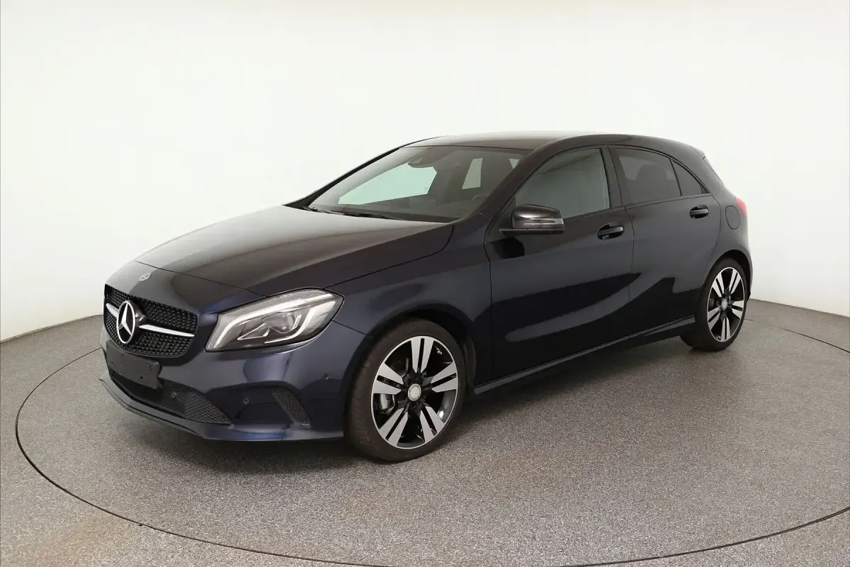 Gebraucht Mercedes A180 Urban 109 PS (80 kW) 2018 Limousine