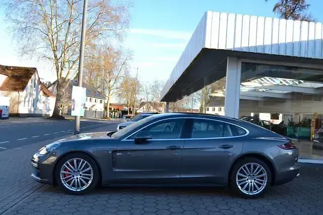 Gebraucht Porsche Panamera Turbo 549 PS (403 kW) 2017 Grau Kleinwagen