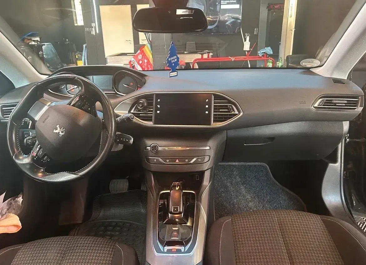 Gebraucht Peugeot 308 SW 131 PS (96 kW) 2020 Schwarz Kombi
