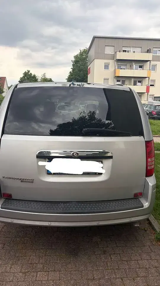 Gebraucht Chrysler Town & Country Touring 354 PS (260 kW) 2008 Silber Van / Kleinbus