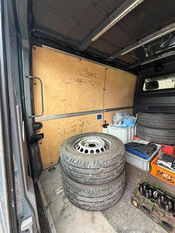 Gebraucht VW Crafter 136 PS (100 kW) 2015 Grau Van