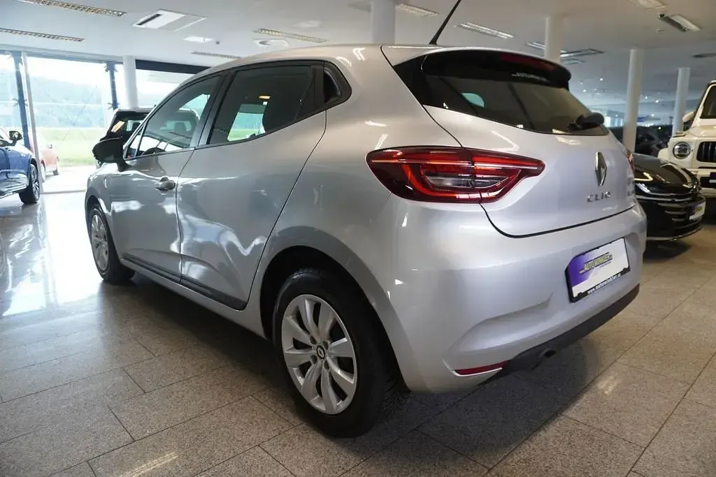 Używany Renault Clio V Life 67 KM (49 kW) 2021 Szary Sedan/Limuzyna