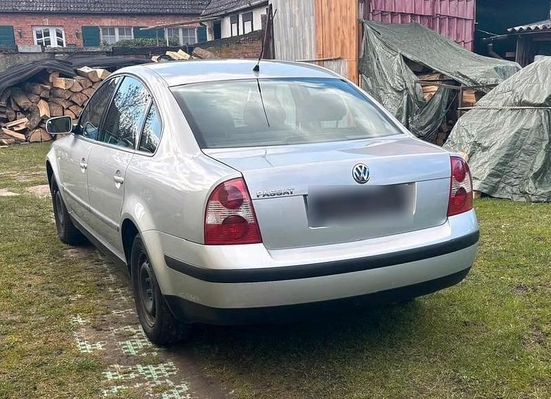 Gebraucht VW Passat 101 PS (74 kW) 2001 Silber Limousine