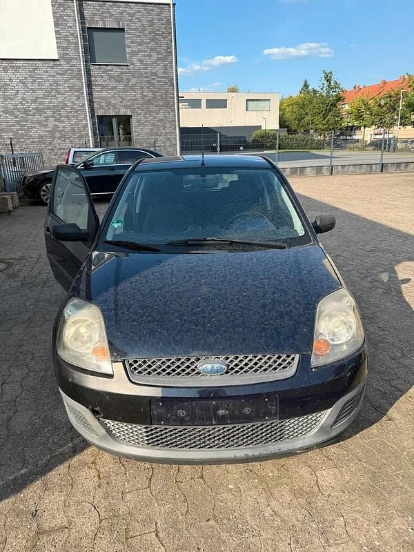 Blau Gebraucht 2006 Ford Fiesta Kleinwagen | 600 € (Superpreis) - Bild 1/4