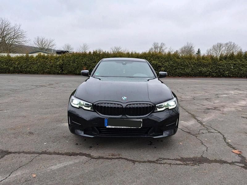 Gebraucht BMW 320 184 PS (135 kW) 2019 Schwarz Limousine