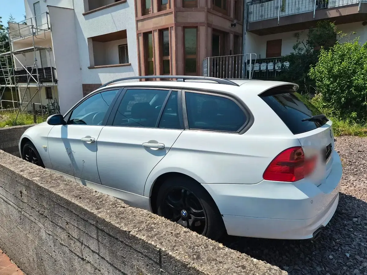 Gebraucht BMW 318 143 PS (105 kW) 2008 Weiß Kombi