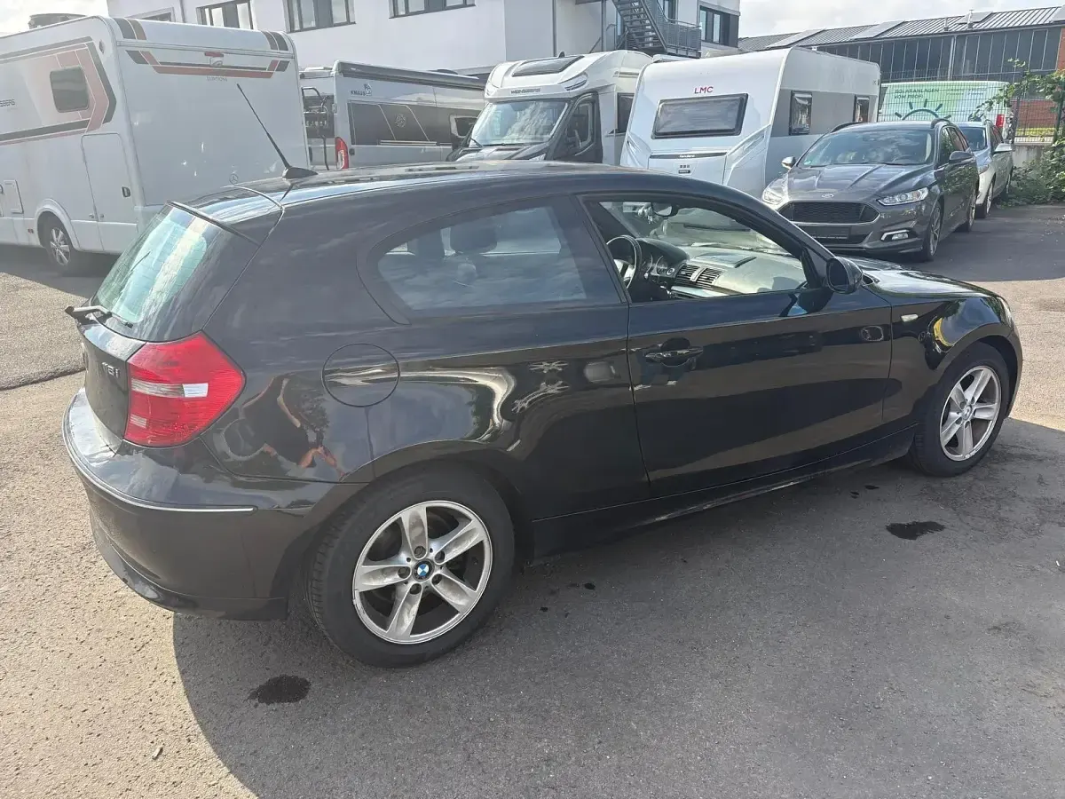 Gebraucht BMW 118 143 PS (105 kW) 2008 Schwarz Kleinwagen