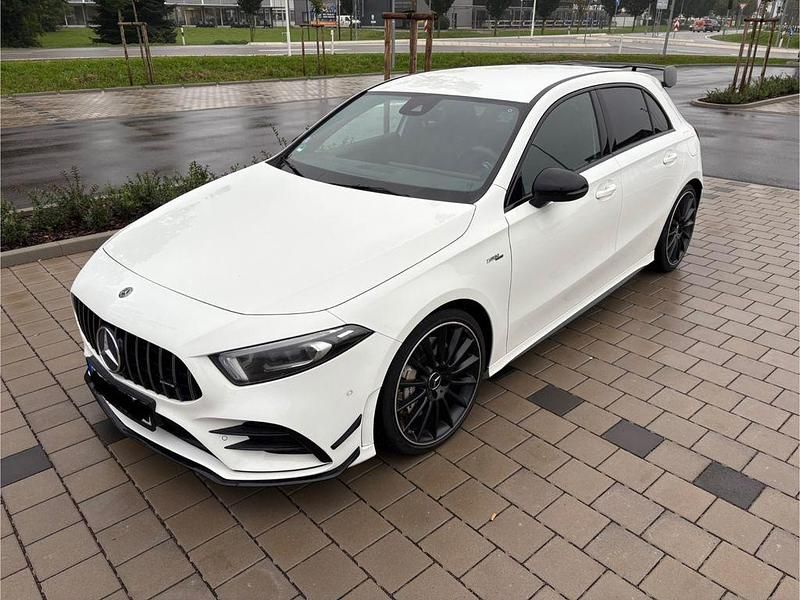 Weiß Gebraucht 2019 Mercedes A35 AMG AMG line Limousine | 32.500 € (Fairer Preis) - Bild 1/4