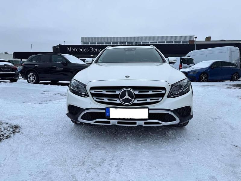 Gebraucht Mercedes E220 All-Terrain Avantgarde 194 PS (142 kW) 2020 Weiß Kombi