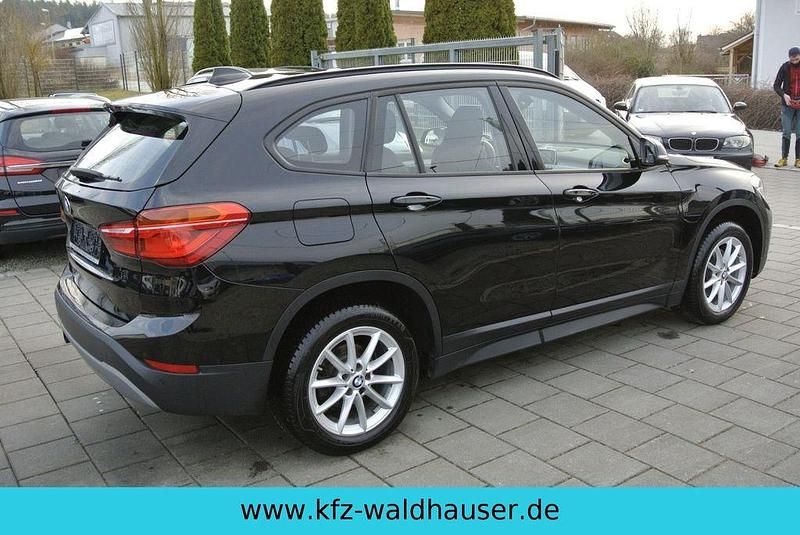Gebraucht BMW X1 Advantage 136 PS (100 kW) 2016 Schwarz SUV