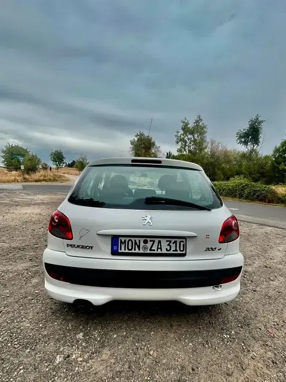 Gebraucht Peugeot 206 75 PS (55 kW) 2011 Weiß Limousine