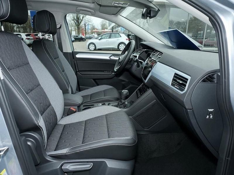 Gebraucht VW Touran 150 PS (110 kW) 2025 Silber Van / Kleinbus