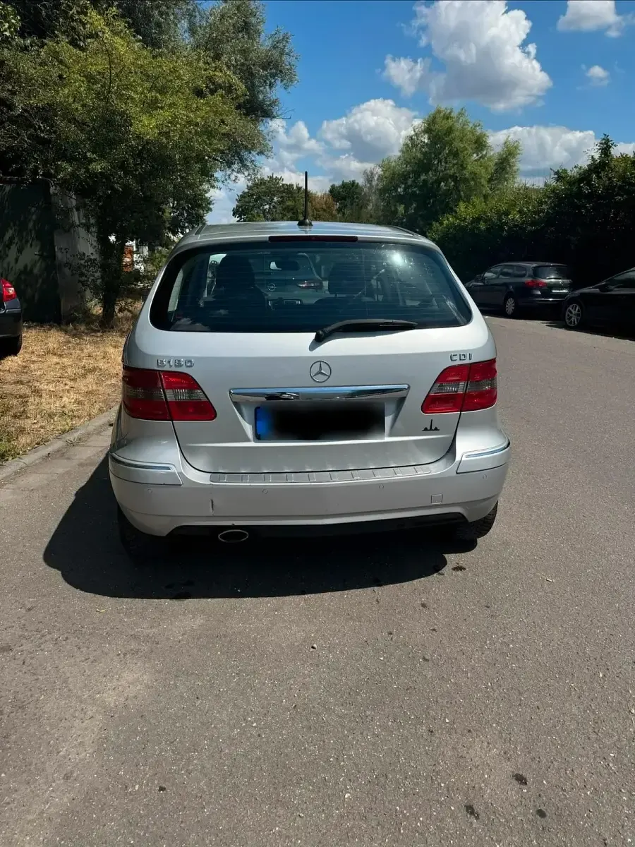 Gebraucht Mercedes B180 109 PS (80 kW) 2009 Silber Van / Kleinbus