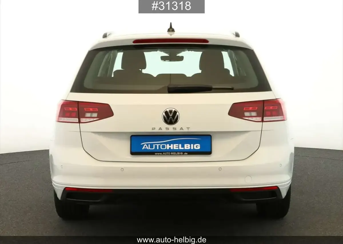 Gebraucht VW Passat 150 PS (110 kW) 2023 Weiß Kombi