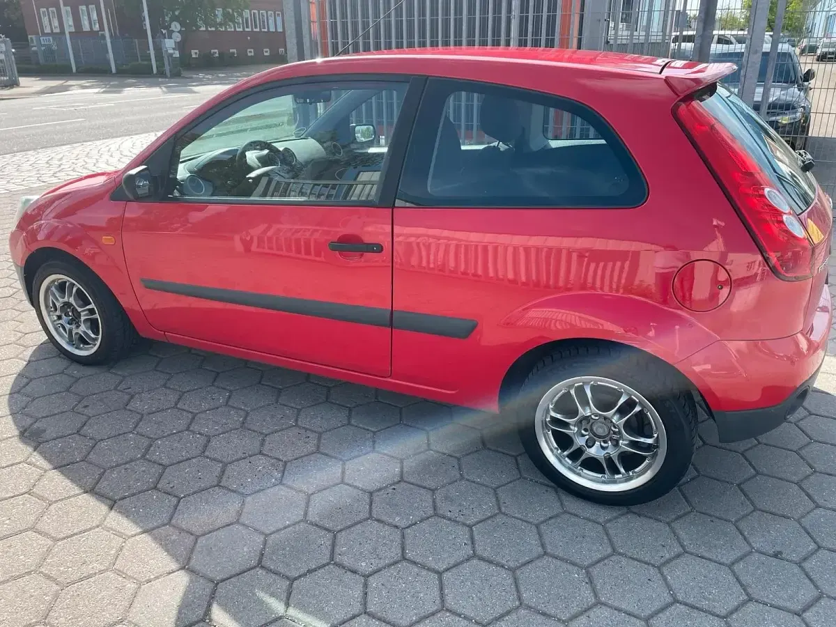 Używany Ford Fiesta 2006 Czerwony Hatchback