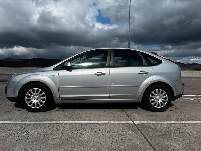 Używany Ford Focus 116 KM (85 kW) 2009 Srebrny Sedan/Limuzyna
