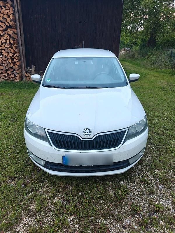 Weiß Gebraucht 2016 Skoda Rapid Limousine | 5.600 € (Fairer Preis) - Bild 1/4