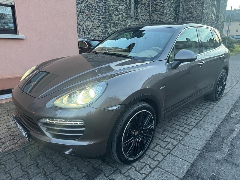Braun Gebraucht 2012 Porsche Cayenne SUV | 22.999 € (Fairer Preis) - Bild 1/4