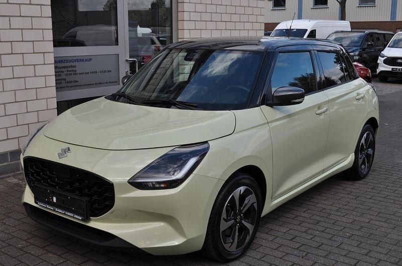Gelb Gebraucht 2025 Suzuki Swift Comfort+ Limousine | 18.980 € - Bild 1/4