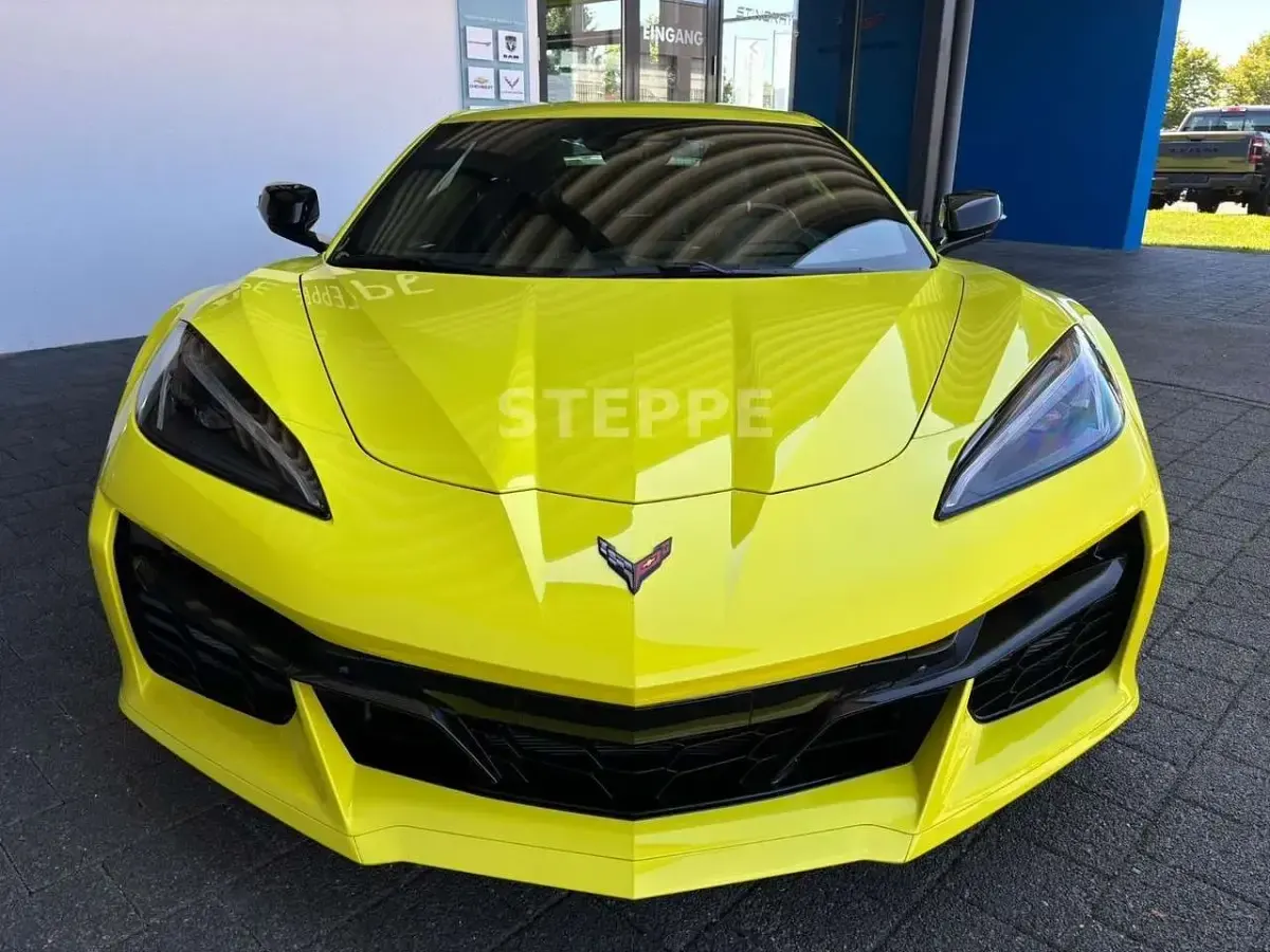 Neu Corvette Z06 646 PS (475 kW) 2025 Accelerate yellow Cabrio