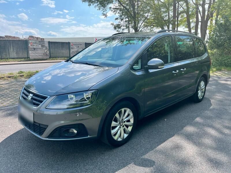 Grau Gebraucht 2016 Seat Alhambra Style Van / Kleinbus | 13.900 € (Fairer Preis) - Bild 1/4