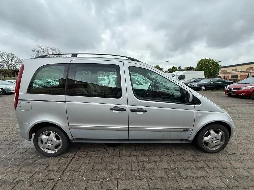 Gebraucht Mercedes Vaneo 102 PS (75 kW) 2003 Silber Van / Kleinbus
