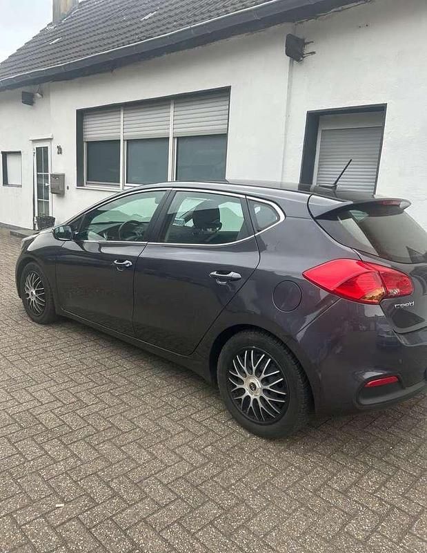 Gebraucht Kia Ceed Spirit 136 PS (100 kW) 2012 Kleinwagen
