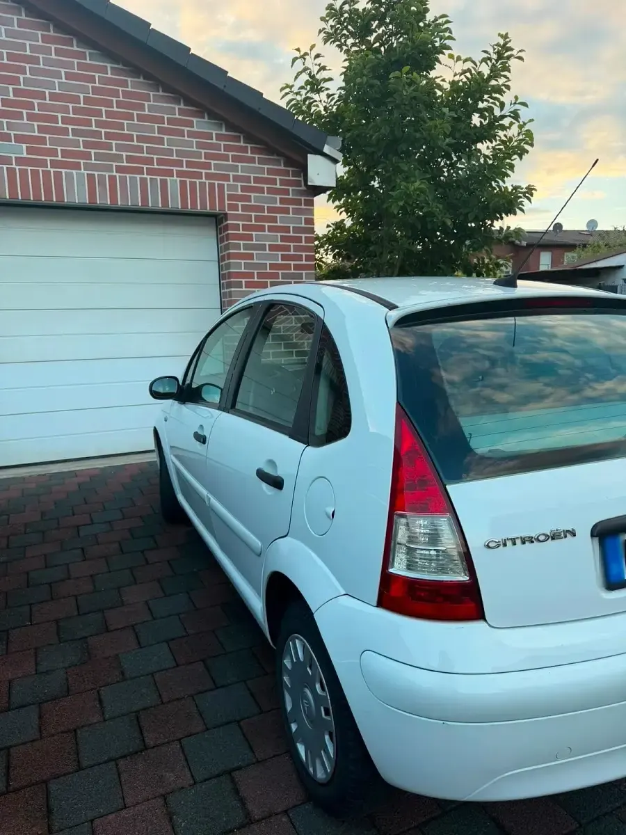 Gebraucht Citroën C3 60 PS (44 kW) 2009 Weiß Kleinwagen
