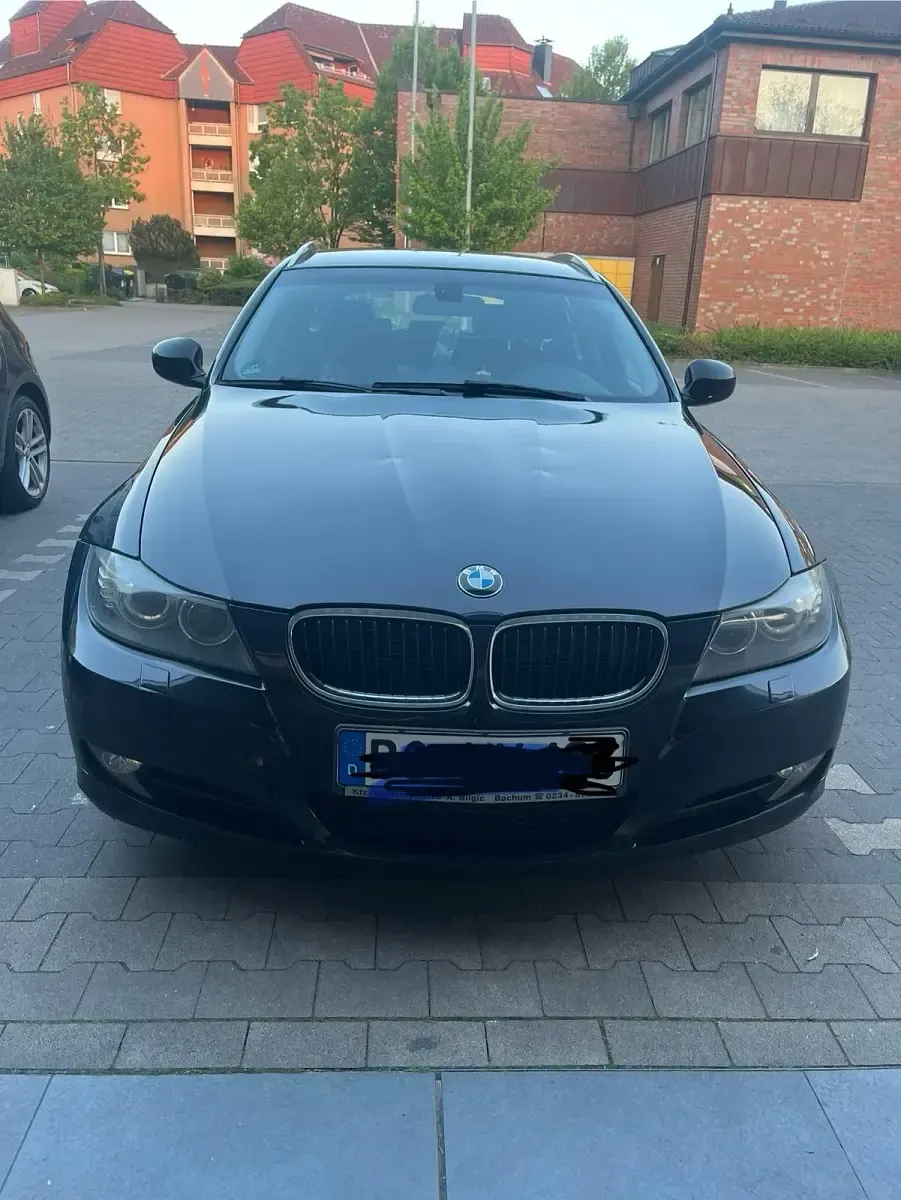 Gebraucht BMW 320 184 PS (135 kW) 2012 Schwarz Kombi