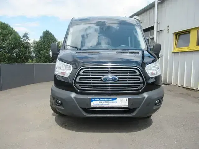Käytetty Ford Transit 170 HP (125 kW) 2018 Musta Tila-auto