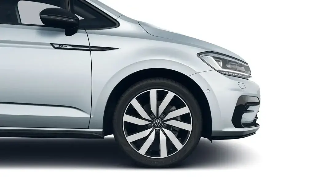 Gebraucht VW Touran Highline 150 PS (110 kW) 2025 Oyster silver metallic Van / Kleinbus