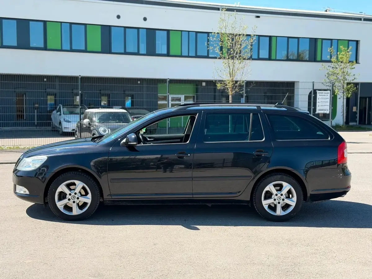 Gebraucht Skoda Octavia 122 PS (89 kW) 2012 Schwarz Kombi