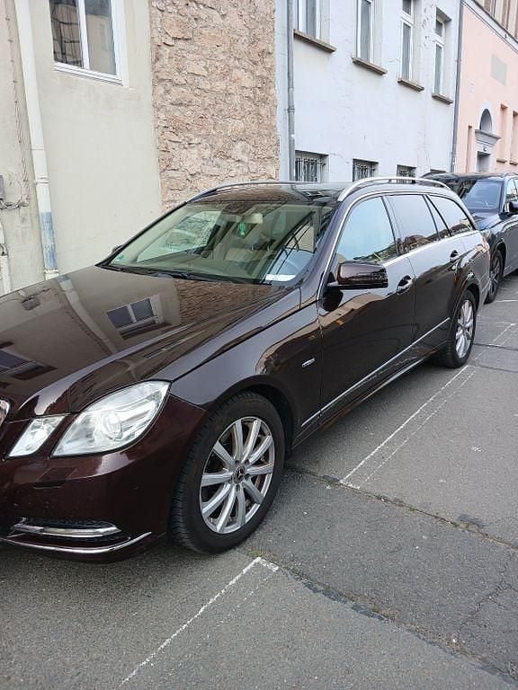 Gebraucht Mercedes E300 Elegance 231 PS (169 kW) 2010 Braun Limousine