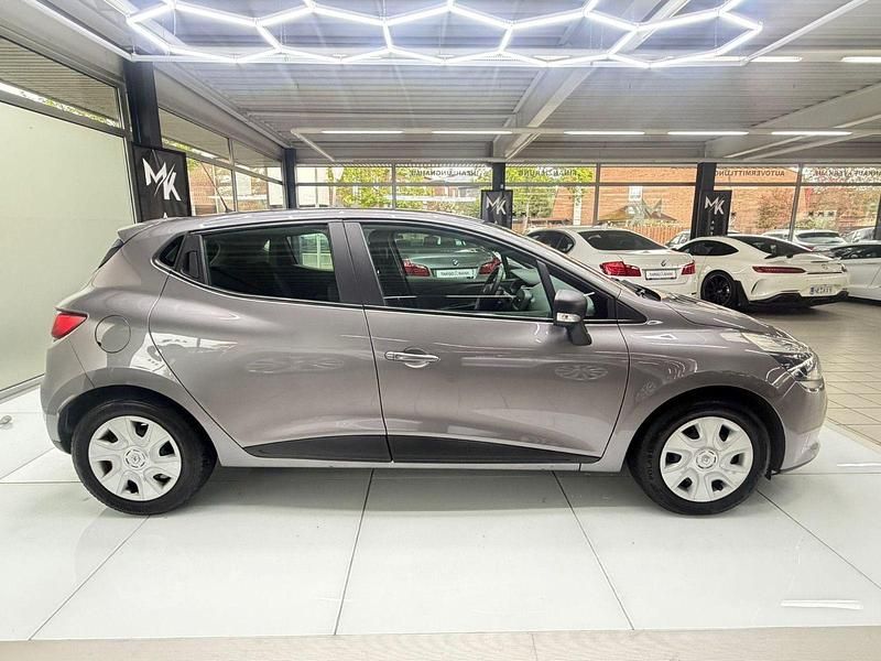Second-hand Renault Clio IV Expression 73 CP (53 kW) 2015 Gri Hatchback