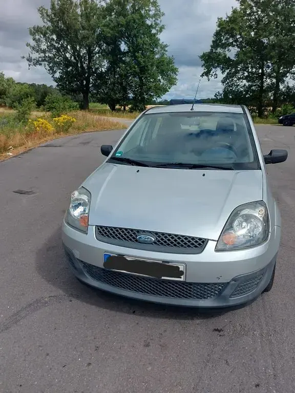 Gebraucht Ford Fiesta 60 PS (44 kW) 2006 Silber Kleinwagen