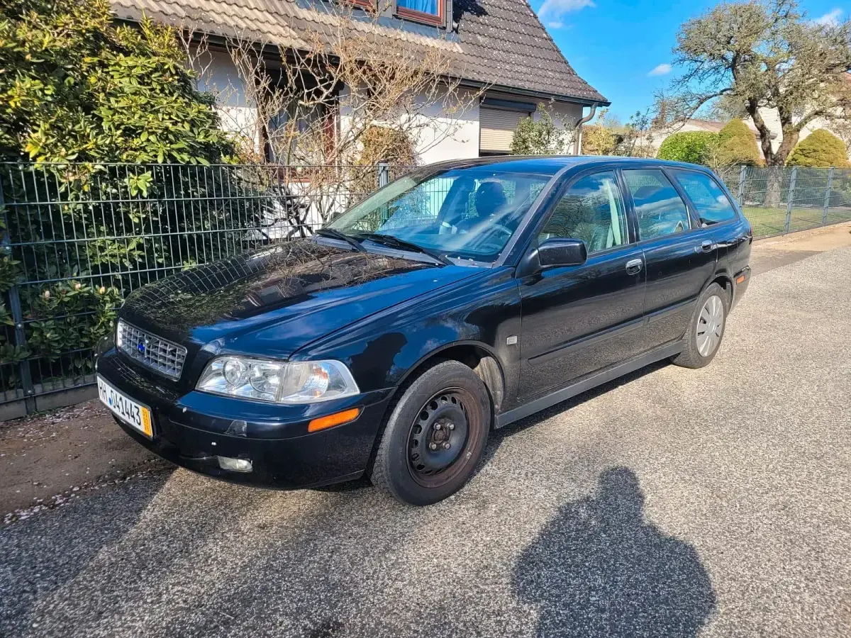 Gebraucht Volvo V40 122 PS (89 kW) 2003 Schwarz Kombi
