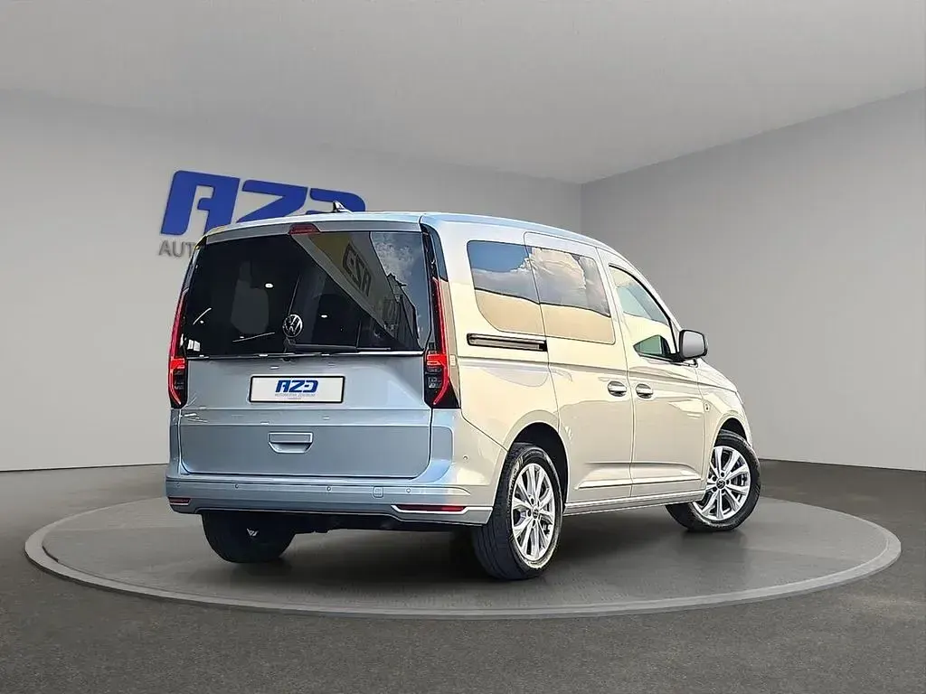Gebraucht VW Caddy Maxi Style 122 PS (89 kW) 2024 Silber Van / Kleinbus