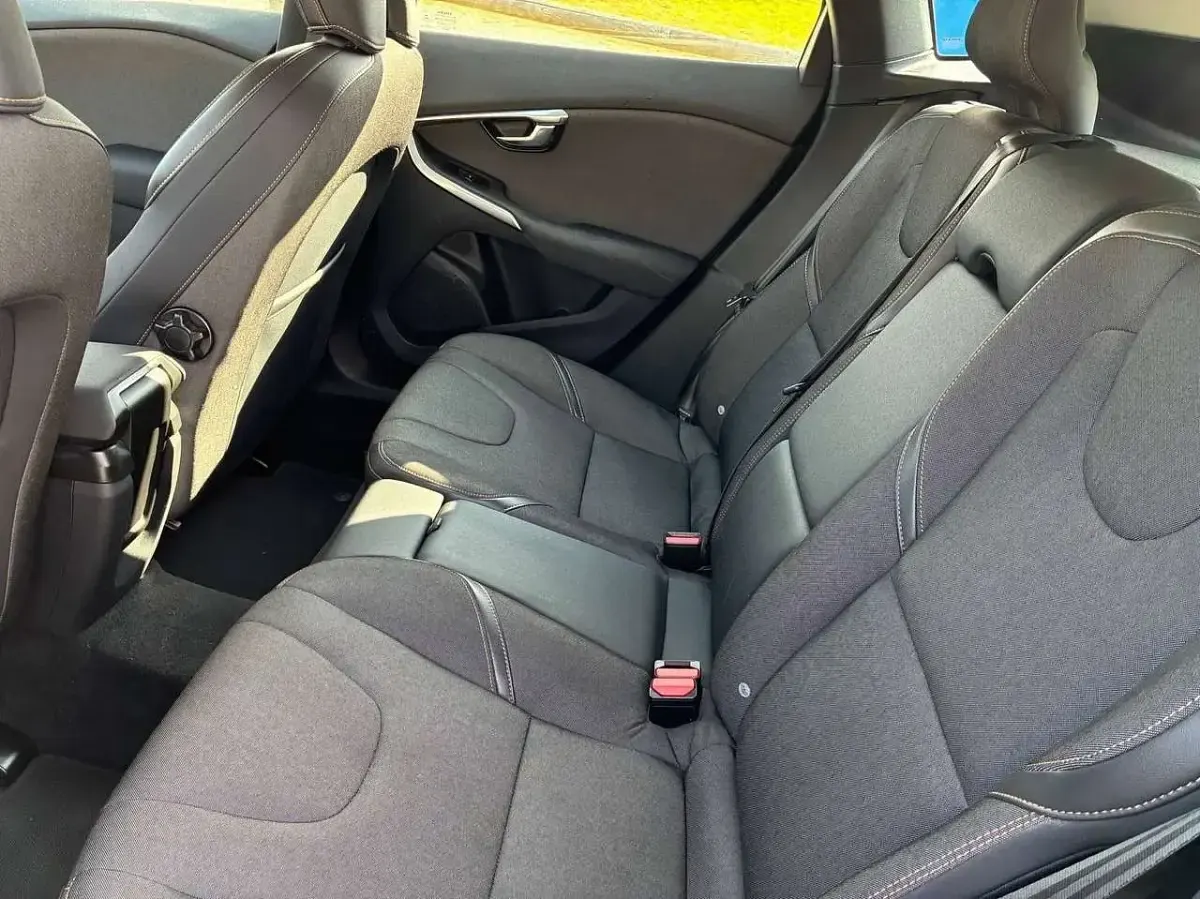 Gebraucht Volvo V40 CC Momentum 150 PS (110 kW) 2013 Schwarz Kombi
