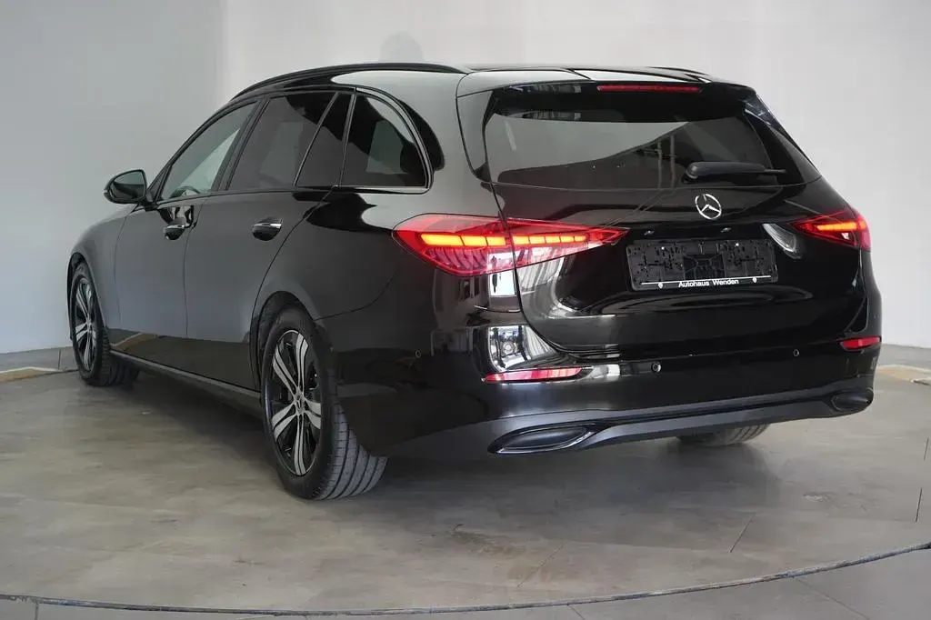 Gebraucht Mercedes C220 Avantgarde 200 PS (147 kW) 2023 Schwarz Limousine