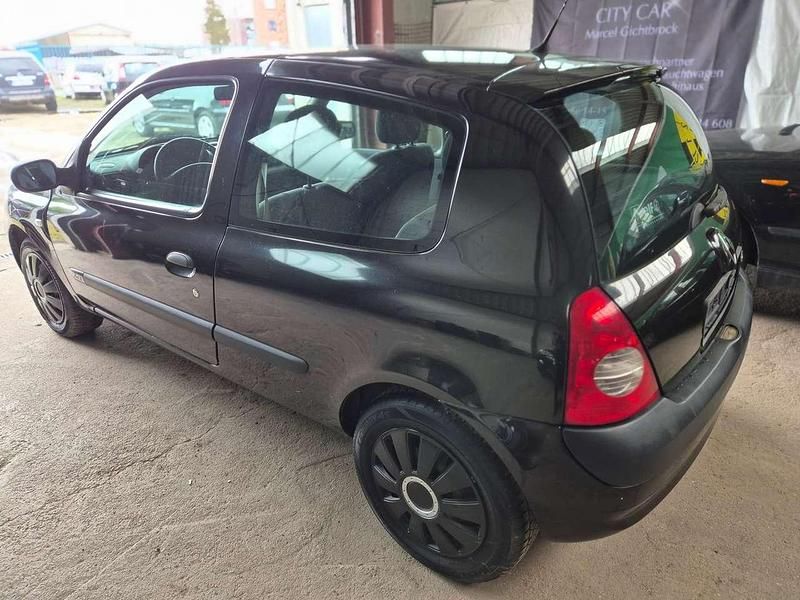 Second-hand Renault Clio IV Expression 65 CP (47 kW) 2015 Negru Berlinǎ