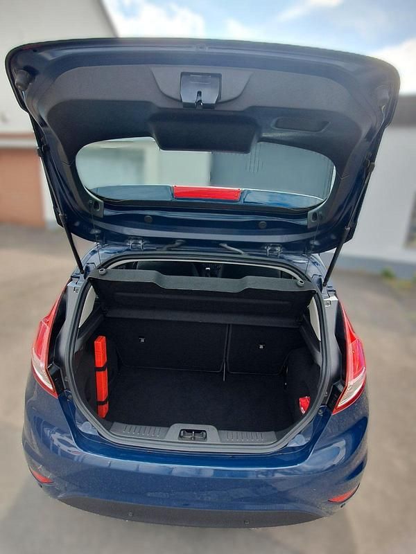 Gebraucht Ford Fiesta 101 PS (74 kW) 2016 Blau Kleinwagen