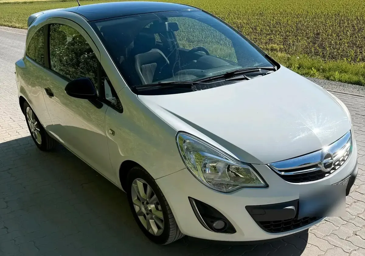 Gebraucht Opel Corsa 101 PS (74 kW) 2013 Weiß Kleinwagen
