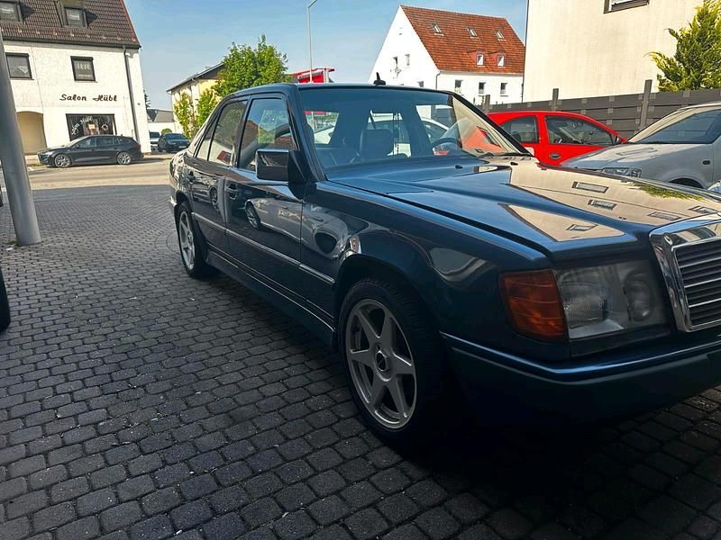 Second-hand Mercedes E300 1988 Albastru Berlinǎ