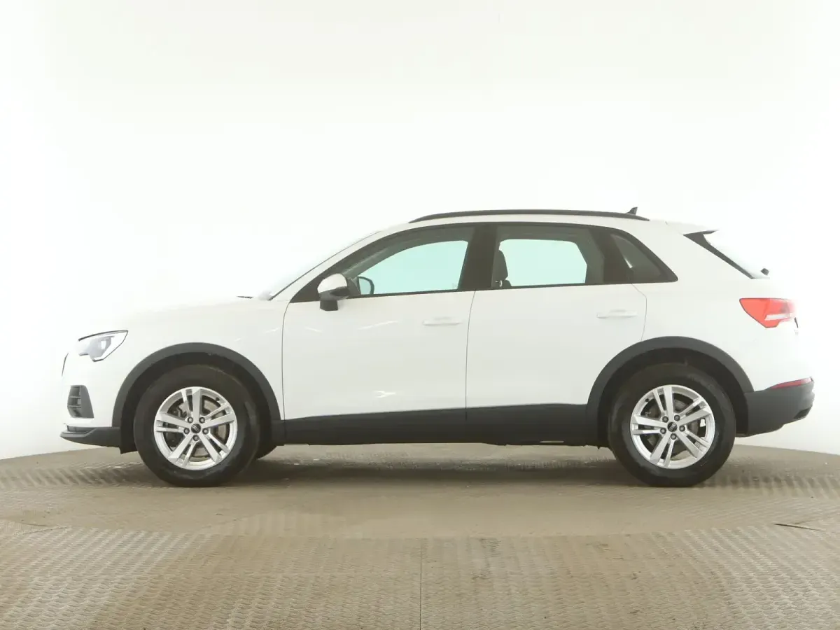 Gebraucht Audi Q3 Basis 190 PS (139 kW) 2023 Ibisweiß SUV