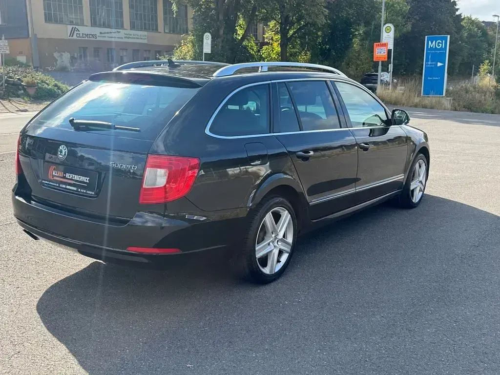 Gebraucht Skoda Superb Elegance 160 PS (117 kW) 2010 Schwarz Kombi