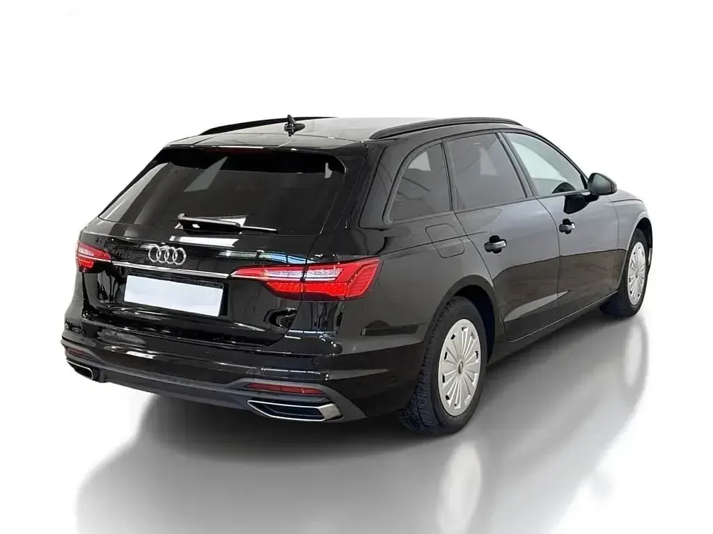 Gebraucht Audi A4 163 PS (119 kW) 2023 Schwarz Kombi