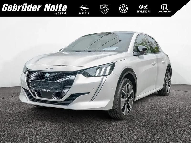 Weiß Gebraucht 2021 Peugeot e-208 GT Kleinwagen | 17.850 € (Fairer Preis) - Bild 1/4
