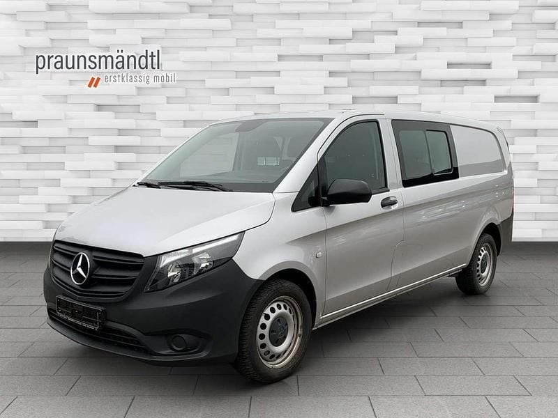 Brillantsilber Gebraucht 2021 Mercedes Vito Van | 28.500 € (Etwas zu teuer) - Bild 1/4