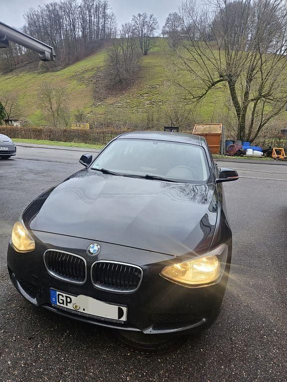 Schwarz Gebraucht 2011 BMW 116 Kleinwagen | 5.000 € (Superpreis) - Bild 1/4